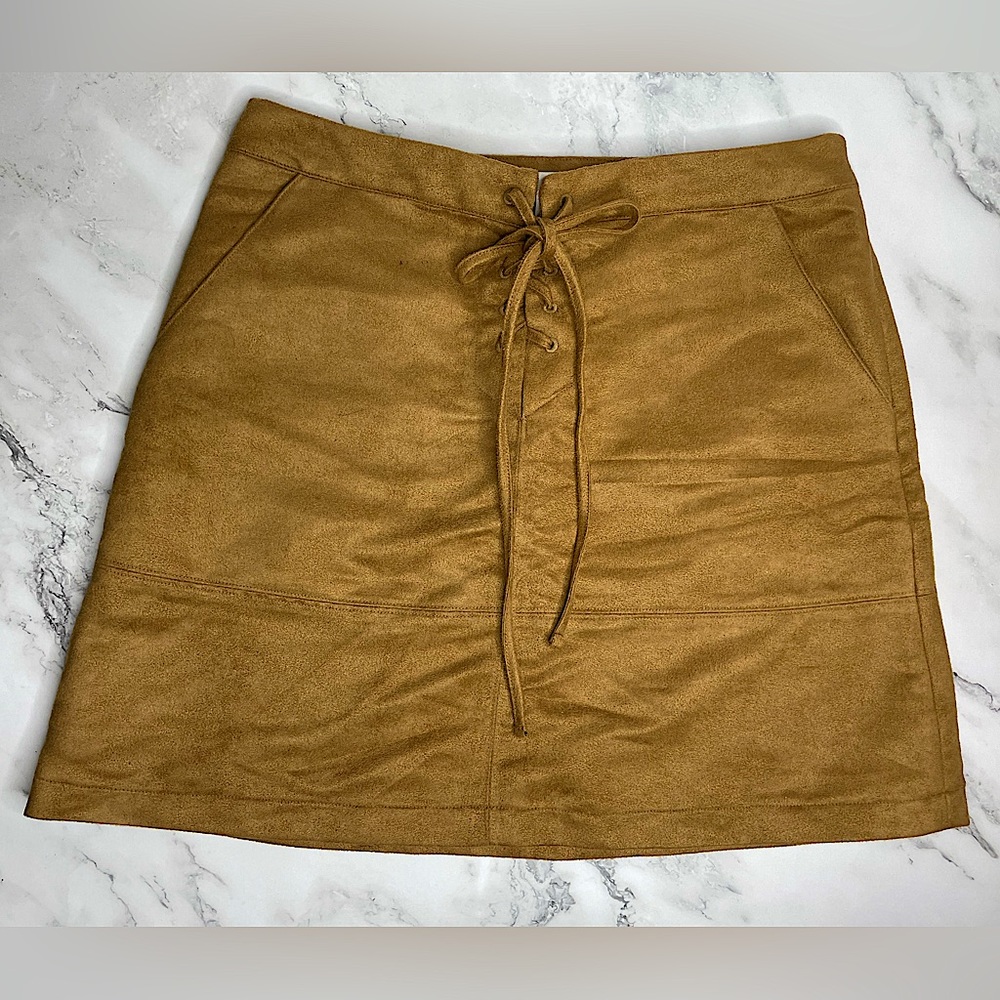 LC Lauren Conrad Faux Suede Skirt Size 6